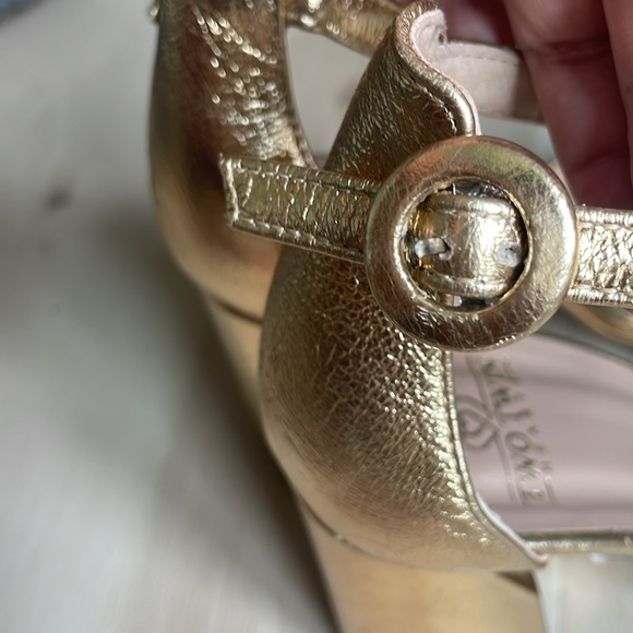 TWO TWIN HEARTS kristy ankle strap block heel in gold - Picture 8 of 12